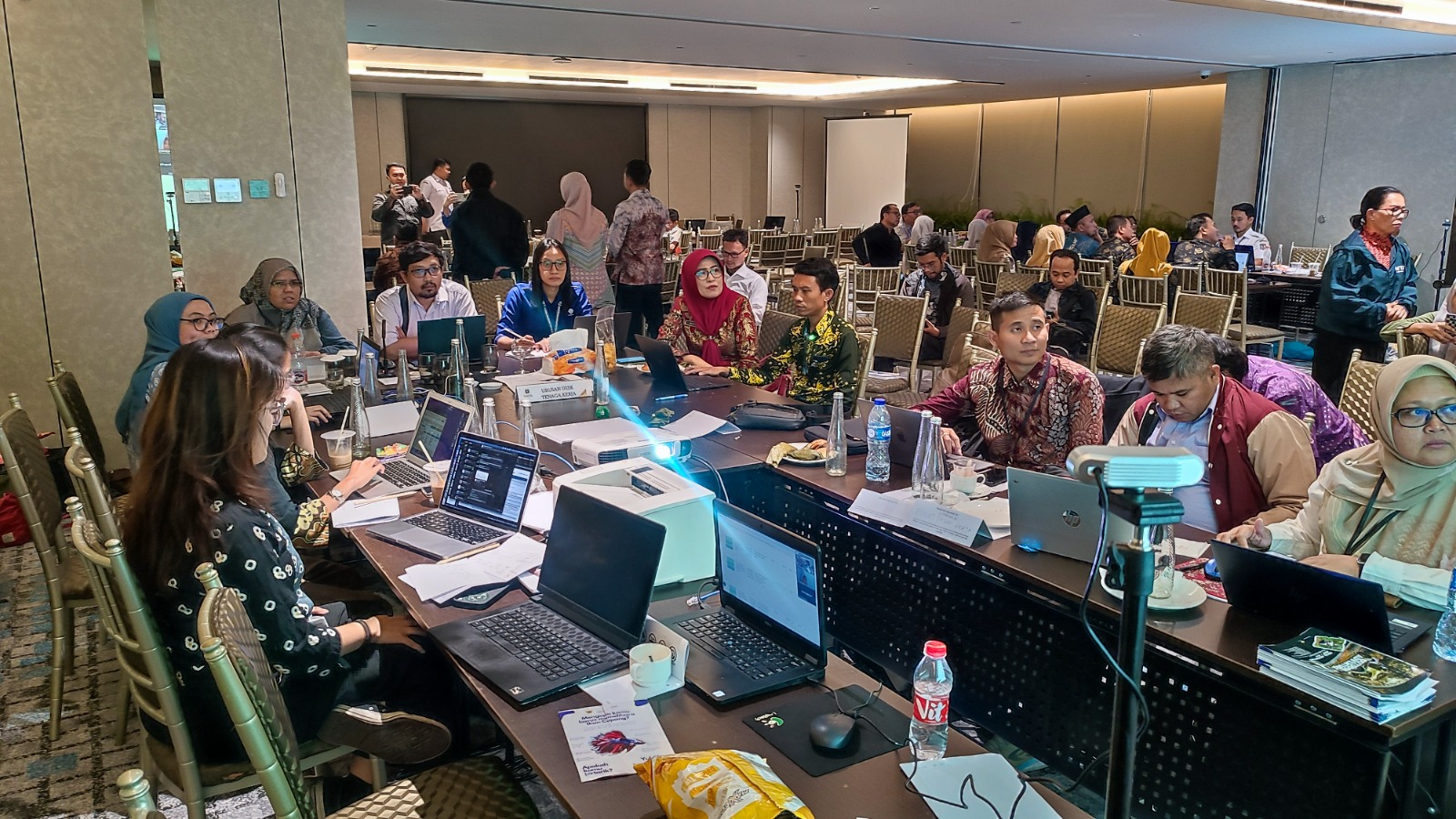 Kepala Badan Perencanaan, Penelitian, dan Pengembangan Provinsi Kepulauan Riau,berkomitmen untuk konsisten menyelaraskan dokumen perencanaan pembangunan daerah yang dilaksanakan melalui Rapat Koordinasi Teknis Perencanaan Pembangunan (Rakortekrenbang) Tah