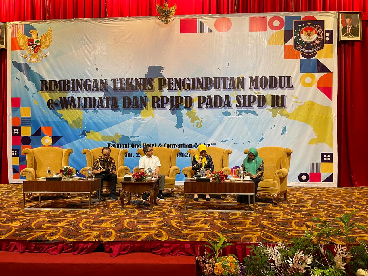 Kepala Badan Perencanaan, Penelitian, dan Pengembangan Provinsi Kepulauan Riau menghadiri pembukaan kegiatan Bimbingan Teknis Penginputan Modul E-Walidata dan Rencana Pembangunan Jangka Panjang Daerah (RPJPD) Pada Sistem Informasi Pemerintahan Daerah Repu