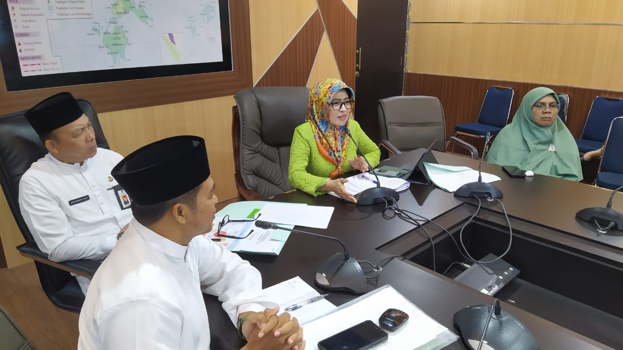 Kepala Badan Perencanaan, Penelitian, dan Pengembangan Provinsi Kepulauan Riau, Misni, S. K. M., M. Si memimpin Rapat Tim Gugus Tugas Evaluasi KLA Provinsi Kepulauan Riau Tahun 2024