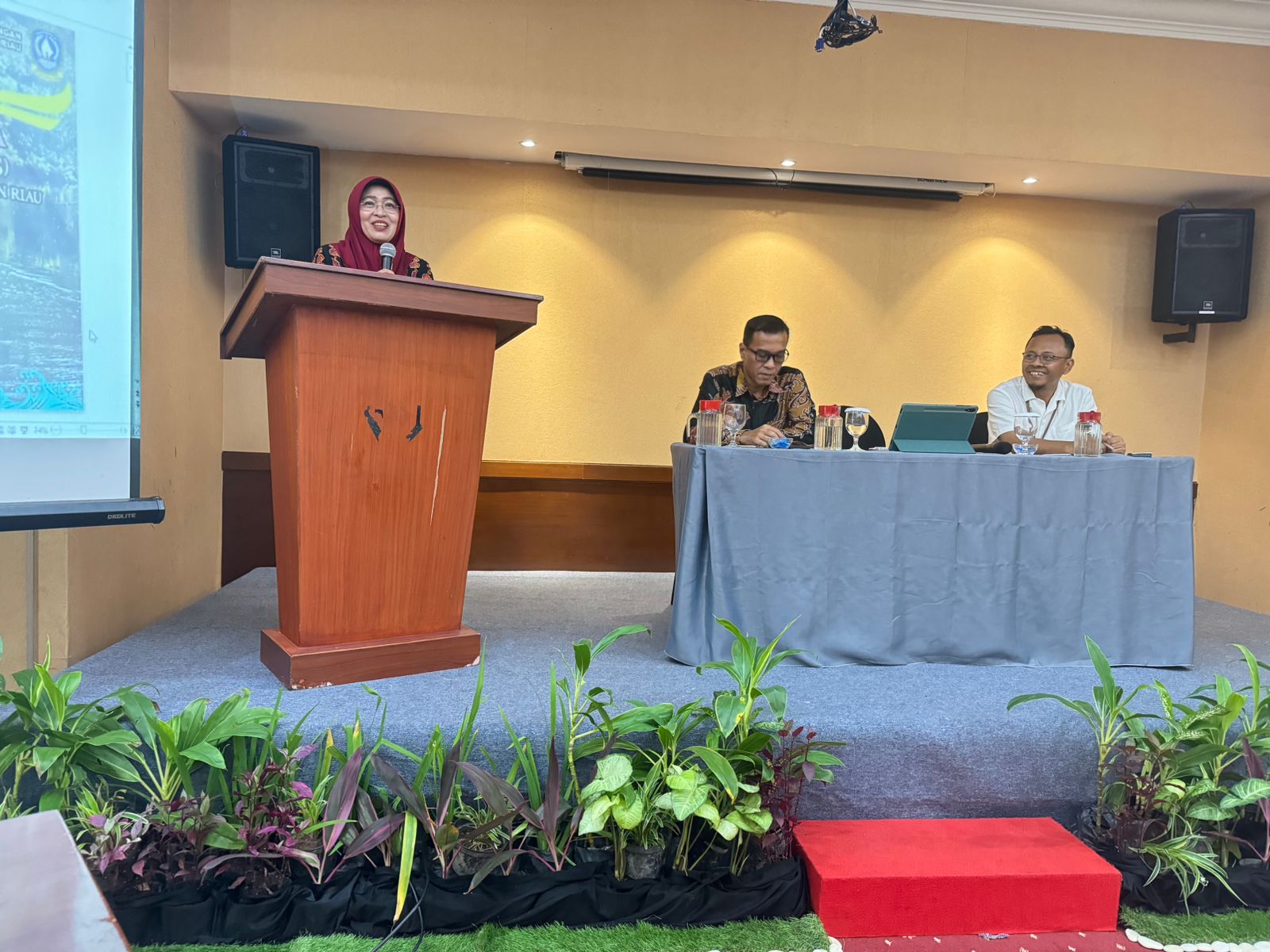 Kepala Badan Perencanaan, Penelitian, dan Pengembangan Provinsi Kepulauan Riau membuka kegiatan Focus Group Discussion (FGD) Evaluasi Kinerja DAS pada Lokus RPJMN 2020 - 2024 di Provinsi Kepulauan Riau