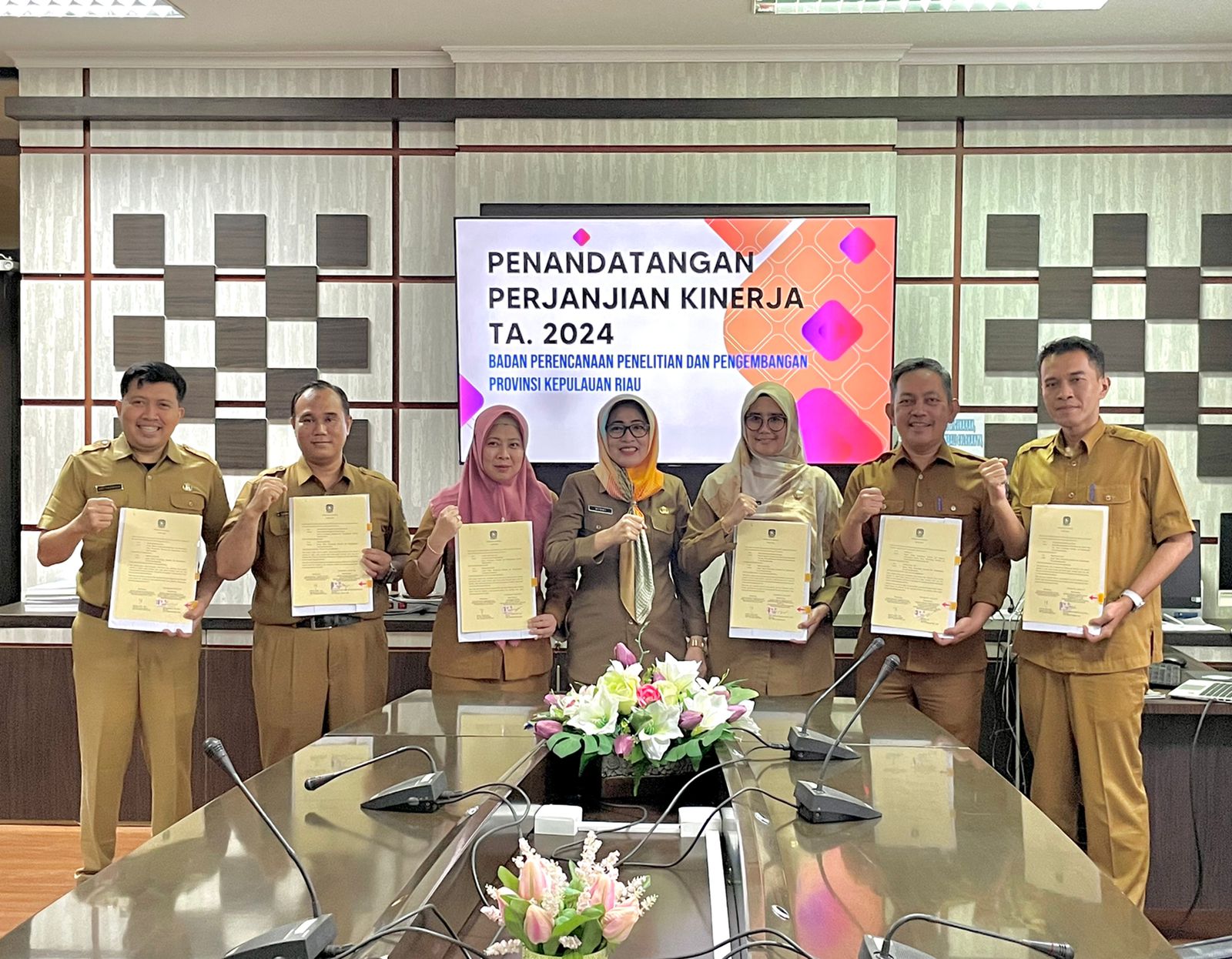 Bappeda Kepri Laksanakan Penandatanganan  Perjanjian Kinerja 2024